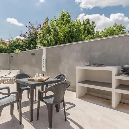 Villino In Centro Con Cortile Interno, Wifi E Aria Condizionata בית נופש קודיגורו